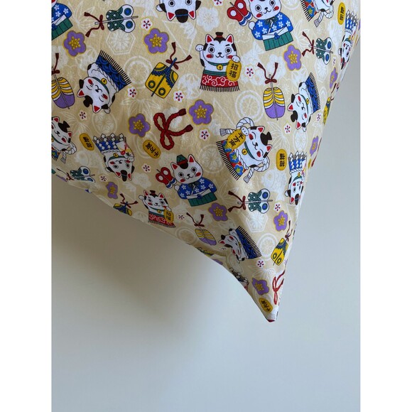 Champagne Maneki-Neko Pattern Pillowcase | Handmade | 100% Cotton - Picture 3 of 4